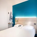 Hotel Hotelf1 Laval