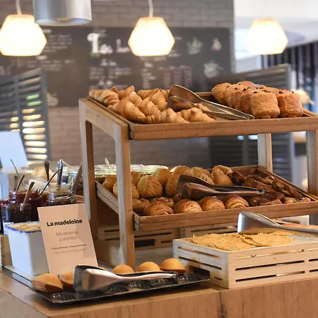 Hotelf1 Laval Changé