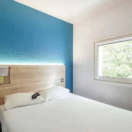 Hotel Hotelf1 Laval
