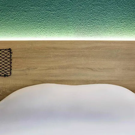 Hotelf1 Laval * Changé