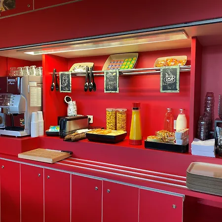 Hotelf1 Laval Changé