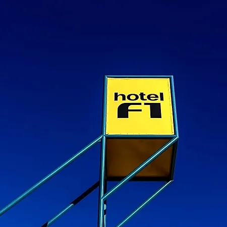 Hotelf1 Laval *