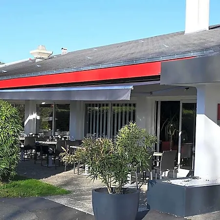Hotelf1 Laval Hotel Changé