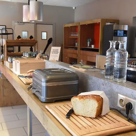 Hotel Hotelf1 Laval *