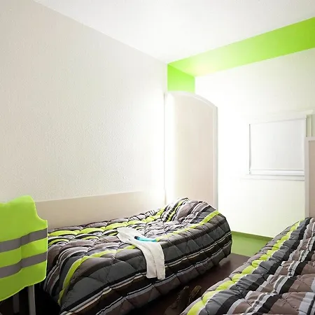 Hotelf1 Laval 호텔 *