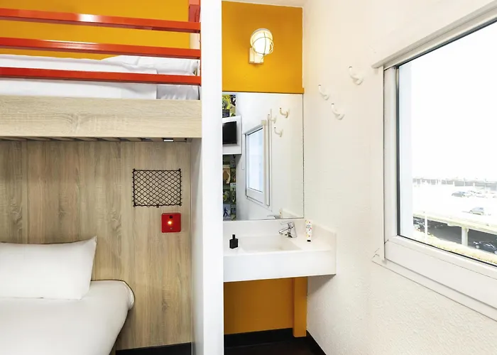 Hotelf1 Laval * Changé