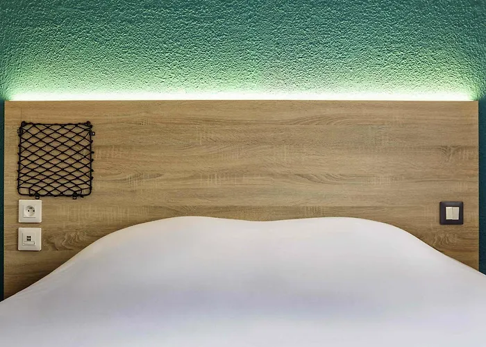 Hotelf1 Laval * Changé